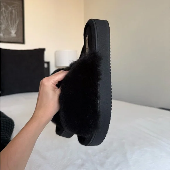 Jessica Simpson Black Faux Fur Slides - Picture 5 of 7